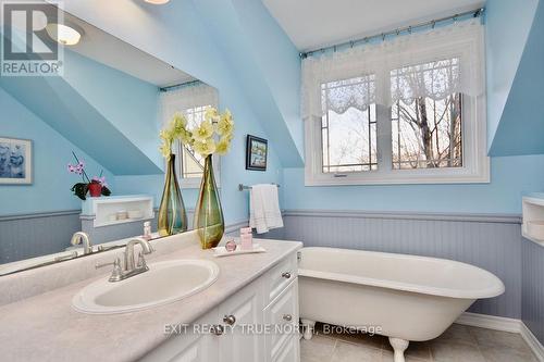 1400 Everton Rd, Midland, ON - Indoor Photo Showing Bathroom