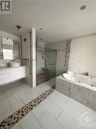6887 Harbour Street, Fitzroy Harbour, ON - Indoor Photo Showing Bathroom