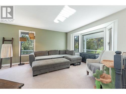 115 Twin Lakes Road, Enderby, BC - Indoor Photo Showing Living Room