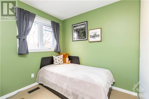 Great sized bedrooms. - 285 Lebreton Street S, Ottawa, ON - Indoor Photo Showing Bedroom