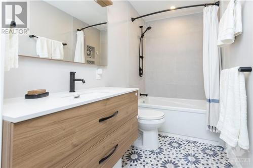 Beautifully renovated full bathroom. - 285 Lebreton Street S, Ottawa, ON - Indoor Photo Showing Bathroom