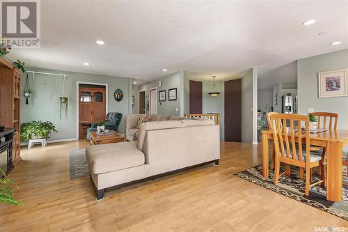 204 Lakeview Avenue, Saskatchewan Beach, SK - Indoor Photo Showing Living Room