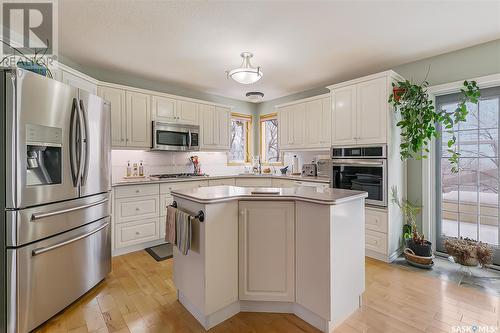 204 Lakeview Avenue, Saskatchewan Beach, SK - Indoor Photo Showing Kitchen With Stainless Steel Kitchen