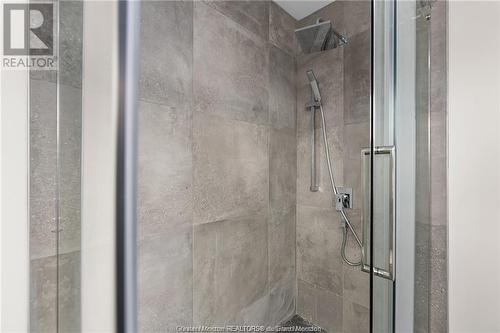 25 Rochefort St, Dieppe, NB - Indoor Photo Showing Bathroom