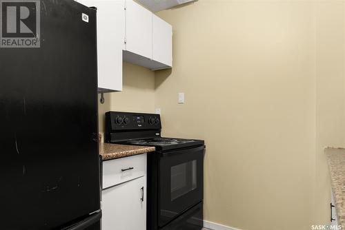 4014 Castle Road, Regina, SK - Indoor Photo Showing Kitchen