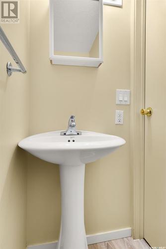 4014 Castle Road, Regina, SK - Indoor Photo Showing Bathroom