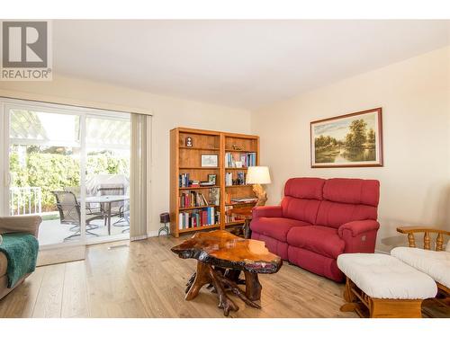 201 Kildonan Avenue Unit# 10, Enderby, BC - Indoor Photo Showing Living Room