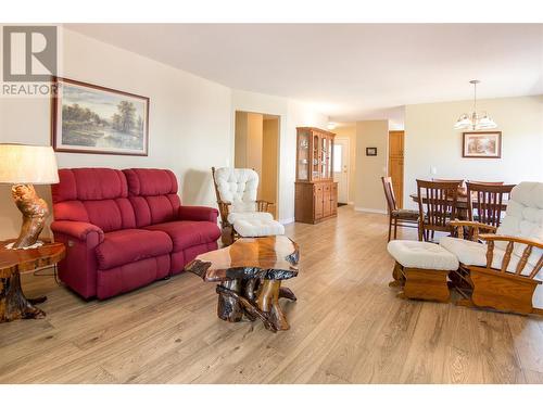 201 Kildonan Avenue Unit# 10, Enderby, BC - Indoor Photo Showing Living Room