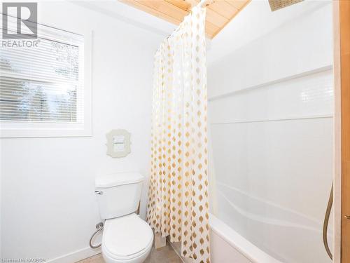 251 Cape Chin North Shore Road, Northern Bruce Peninsula, ON - Indoor Photo Showing Bathroom