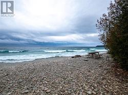 Enjoy access to a clean rocky shoreline & Georgian Bay sunrises! - Water access nearby - 