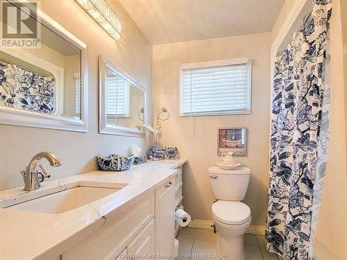 19270 Lakeside Drive, Lighthouse Cove, ON - Indoor Photo Showing Bathroom