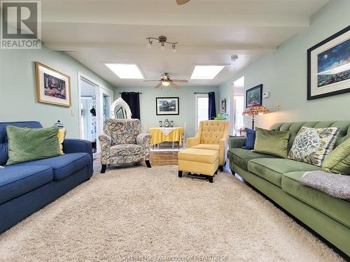 19270 Lakeside Drive, Lighthouse Cove, ON - Indoor Photo Showing Living Room