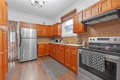 34 Argyle Avenue, Hamilton, ON - Indoor Photo Showing Kitchen