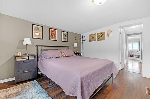 34 Argyle Avenue, Hamilton, ON - Indoor Photo Showing Bedroom