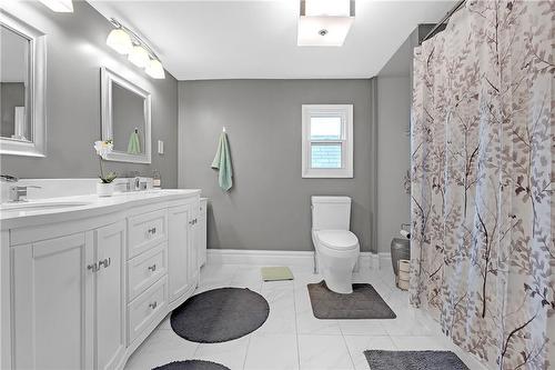 34 Argyle Avenue, Hamilton, ON - Indoor Photo Showing Bathroom
