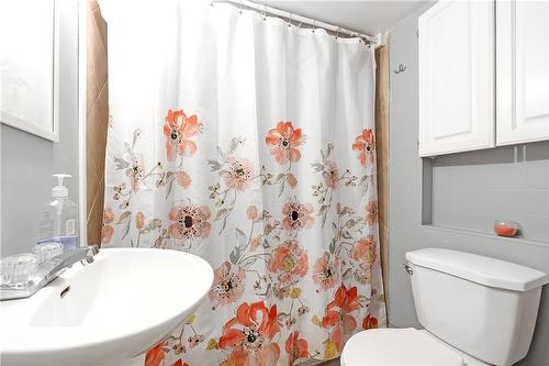 34 Argyle Avenue, Hamilton, ON - Indoor Photo Showing Bathroom