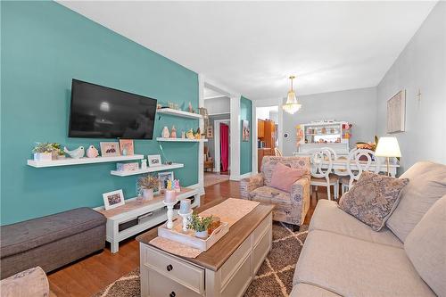 34 Argyle Avenue, Hamilton, ON - Indoor Photo Showing Living Room