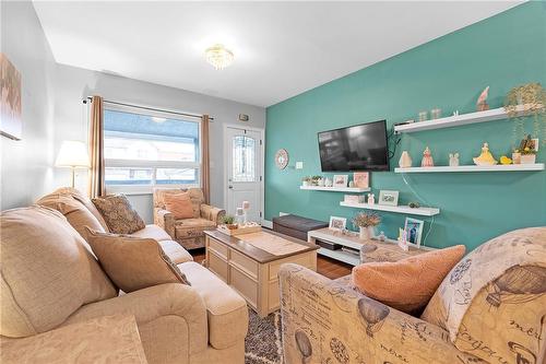 34 Argyle Avenue, Hamilton, ON - Indoor Photo Showing Living Room