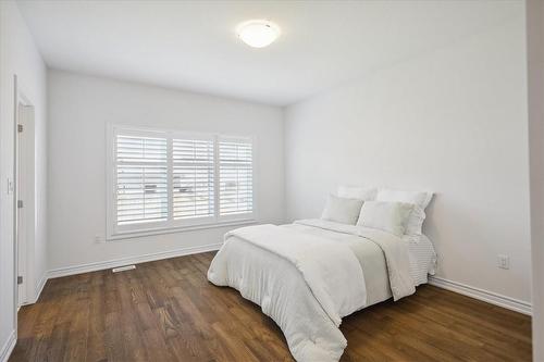 5125 Rose Avenue, Beamsville, ON - Indoor Photo Showing Bedroom