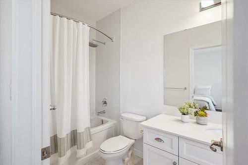 5125 Rose Avenue, Beamsville, ON - Indoor Photo Showing Bathroom