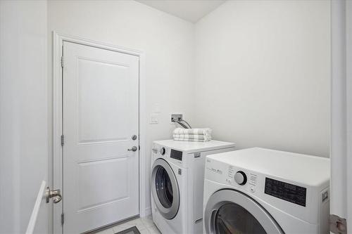 5125 Rose Avenue, Beamsville, ON - Indoor Photo Showing Laundry Room