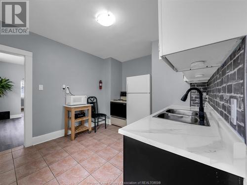 848-850 Gladstone, Windsor, ON - Indoor Photo Showing Kitchen With Double Sink