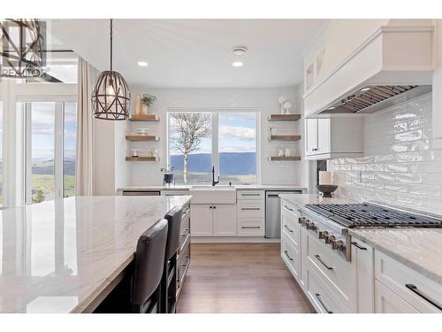 7500 Mclennan Road, Vernon, BC - Indoor Photo Showing Kitchen With Upgraded Kitchen