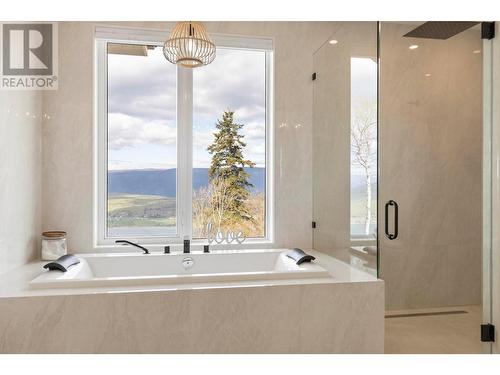 7500 Mclennan Road, Vernon, BC - Indoor Photo Showing Bathroom