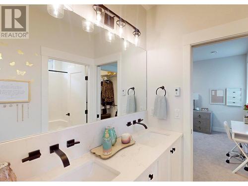 7500 Mclennan Road, Vernon, BC - Indoor Photo Showing Bathroom