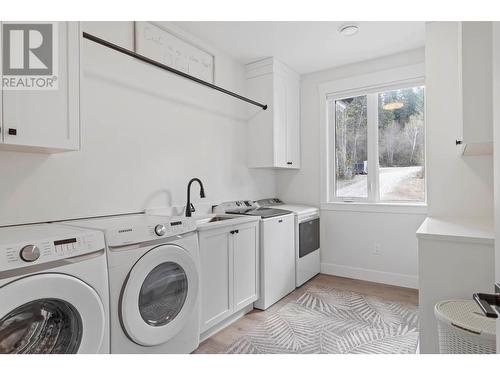 7500 Mclennan Road, Vernon, BC - Indoor Photo Showing Laundry Room