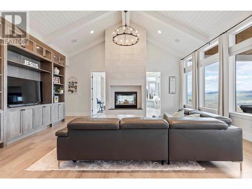 7500 Mclennan Road, Vernon, BC - Indoor Photo Showing Living Room With Fireplace