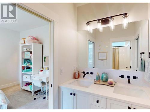 7500 Mclennan Road, Vernon, BC - Indoor Photo Showing Bathroom