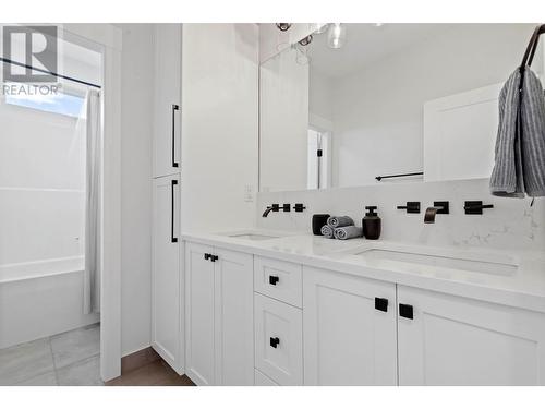 7500 Mclennan Road, Vernon, BC - Indoor Photo Showing Bathroom