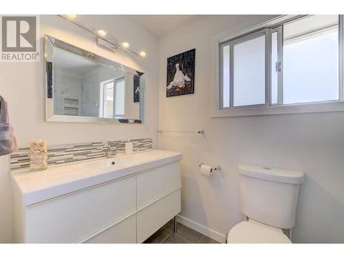 5868 Macgregor Road, Peachland, BC - Indoor Photo Showing Bathroom