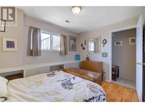 5868 Macgregor Road, Peachland, BC - Indoor Photo Showing Bedroom
