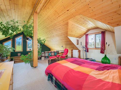 2604 Big Bend Highway, Golden, BC - Indoor Photo Showing Bedroom