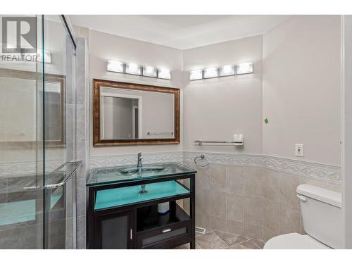 4141 Lakeshore Road Sw Unit# 5, Kelowna, BC - Indoor Photo Showing Bathroom
