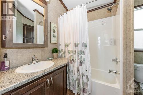 #H23 - 240 Pinewood Park Road, Haley Station, ON - Indoor Photo Showing Bathroom