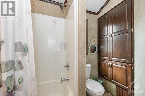 #H23 - 240 Pinewood Park Road, Haley Station, ON - Indoor Photo Showing Bathroom