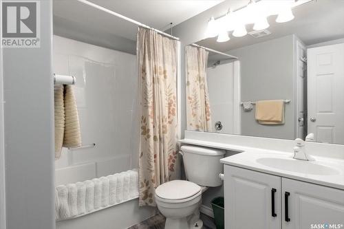109 2600 Arens Road E, Regina, SK - Indoor Photo Showing Bathroom