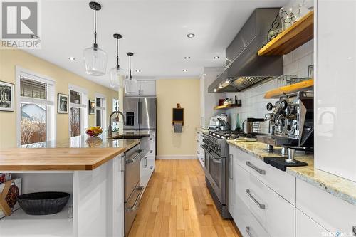 160 Connaught Crescent, Regina, SK - Indoor Photo Showing Kitchen With Upgraded Kitchen