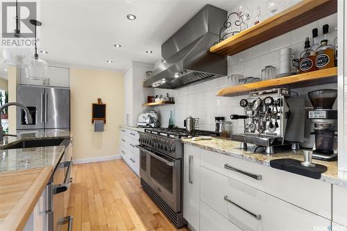 160 Connaught Crescent, Regina, SK - Indoor Photo Showing Kitchen With Upgraded Kitchen