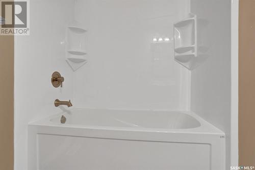 711 Callander Crescent N, Regina, SK - Indoor Photo Showing Bathroom