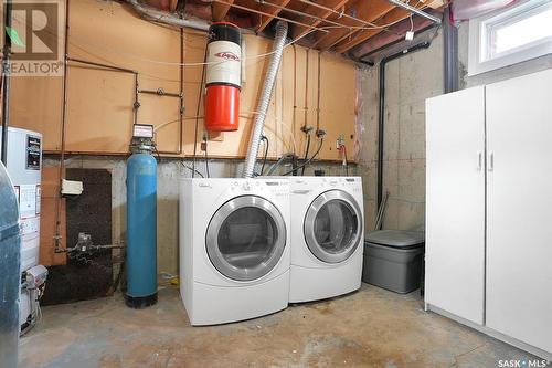 711 Callander Crescent N, Regina, SK - Indoor Photo Showing Laundry Room
