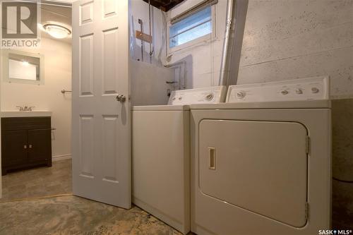 1045 Stadacona Street W, Moose Jaw, SK - Indoor Photo Showing Laundry Room