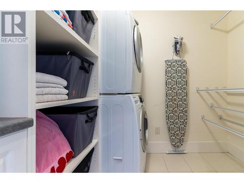 415 Hobson Crescent, Kelowna, BC - Indoor Photo Showing Laundry Room