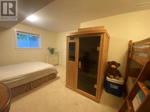 415 Hobson Crescent, Kelowna, BC - Indoor Photo Showing Bedroom