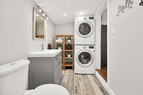 403 Mud Street E, Stoney Creek, ON - Indoor Photo Showing Laundry Room