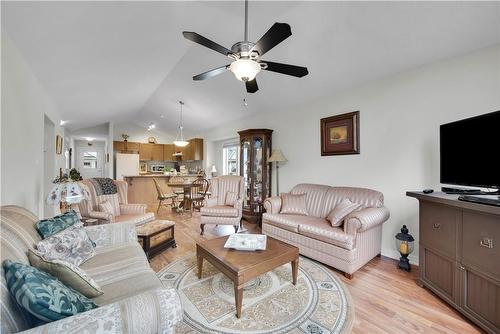 7 Sunnydale Court, Smithville, ON - Indoor Photo Showing Living Room