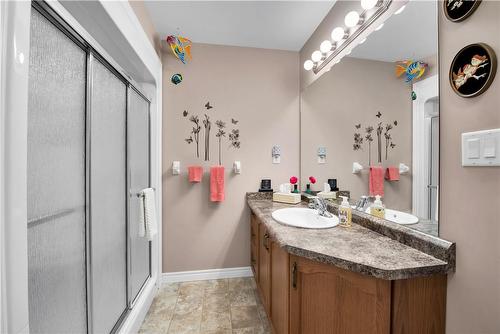 7 Sunnydale Court, Smithville, ON - Indoor Photo Showing Bathroom